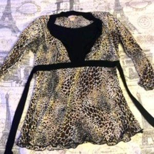 Adorable cheetah print Top women's Medium.